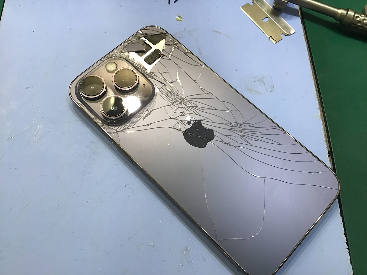 iPhone14ProMaxならデータそのまま修理可能なスマホ修理工房セレオ甲府店へ！